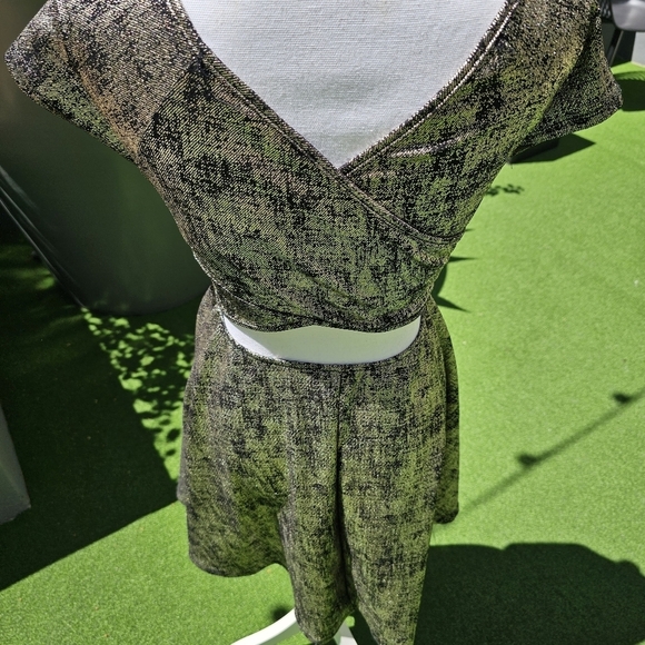 Rolla Coster ✦ Metallic Fit & Flare Mini ✦ Black w/ Gold Shimmer & Cutout Back S - Picture 7 of 17